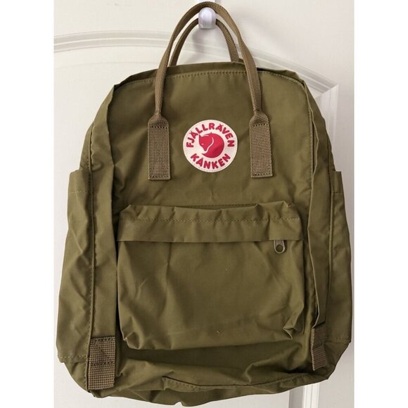 FJALLRAVEN BACKPACK OLIVE GREEN FULL SIZE LIGHTWEIGHT EUC used once - Picture 1 of 13